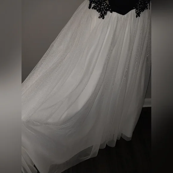 Blondie Nights by Stacy Sklar Navy Blue/ White Tulle Halter Formal Dress Size 7 - Picture 4 of 16